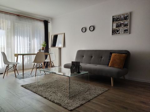 Spacious apartment available in Budapest. It has one bedroom, a large living room and equipped kitchen. Fast wifi, comfy couch, TV and separate work stations are some of the main features of this bright apartment.