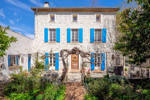 What a treat, an old farmhouse comprising an 18th century farmhouse, an apartment and outbuildings, in Fuveau, in the heart of the Aix countryside. You'll be immediately delighted when you move into this charming property. Its blue-shuttered period M...
