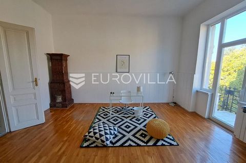 Osijek, center, office space in European Avenue, 2nd floor, 95 m2. Art Nouveau building in the city center with two balconies, one of which overlooks the pedestrian bridge. The space is completely decorated and renovated. The second floor consists on...