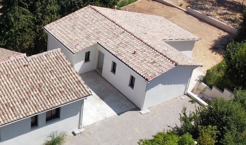 Splendid property ideal for 2 families or friends, new from 2023 to be completed, approximately 300 m2. Very atypical, halfway between a loft and a villa. On a plot of land of 1200 m2, this villa offers numerous possibilities for customization. Beaut...