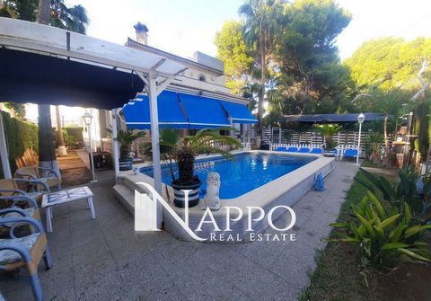Nappo Real Estate is pleased to present this detached villa in Ses Palmeres, a beautiful privileged location just 200 meters from the beach of Palma which has an exceptional tourist movement for this investment.The property is registered 324m2 built ...