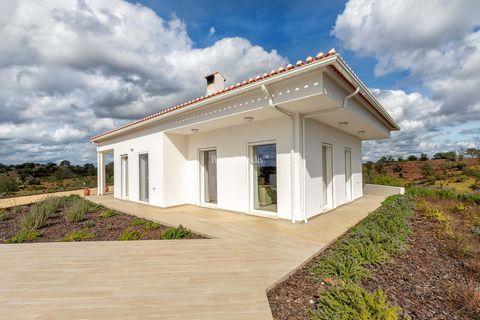 This fantastic house sits on a 5,525-hectare site, which features 220 beautiful olive trees, a dozen cork oaks, and lush orange trees. Located in Vila Verde de Ficalho, in the municipality of Serpa, two steps from neighboring Spain and about 2 hours ...