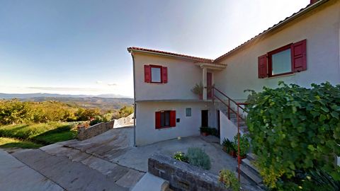 ISTRIA, MOTOVUN - Detached house with a panoramic view Motovun is a popular tourist destination, which today has a reputation as a center for hedonists from all over the world. The ancient Istrian acropolis town located on top of a 277-meter high hil...