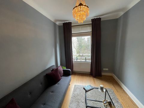 The flat is located in the centre of Hamburg, not far from the Landungsbrücken S-Bahn and U-Bahn station. The city centre and Hafencity are easily accessible from here. At the same time, the flat is located in a quiet side street. The flat offers eve...