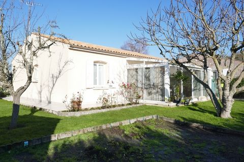 Dpt Charente Maritime (17), à vendre ETAULES maison P3 de 65 m² - Véranda- Terrain de 394,00 m² - Plain pied