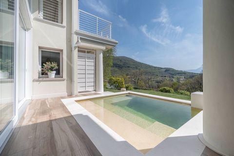 Exclusive villa on the morainic hills of the lake with wonderful views of the Gulf of Garda. The property is located near the center in a very quiet area, surrounded by nature and all services are easily accessible. The high architectural standard wi...