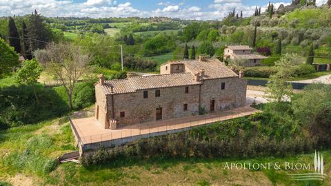 Stone farmhouse in a panoramic position and swimming pool, for sale in Città della Pieve, PerugiaThis stone farmhouse is in an elevated position over pastures and woods and enjoys a beautiful view of the green hills of western Umbria. The property is...