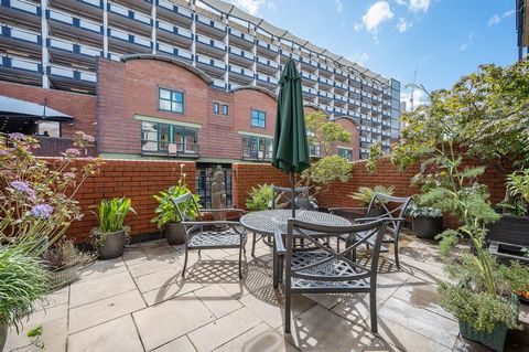Blissfully perched beside Birmingham's Canals, the iconic Symphony Court development.*2 parking spaces *Waterfront Mooring *Exclusive Gated development *2 parking spaces *Waterfront Mooring *Exclusive Gated development * NO CHAIN.... Fine & Country B...