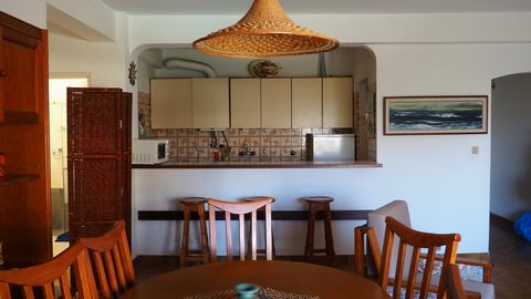T2 in Marachique, Alvor, with 2 bathrooms, 2 bedrooms, living room with kitchenette and balcony. East-West Orientation. 1. Floor with elevator. Fully furnished and equipped. Center of Alvor 1km. 3 Irmãos Beach 1.5km away.
