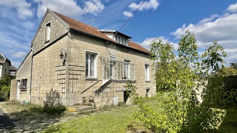 Discover this magnificent stone house from 1926, a true haven of peace located in the first ring of Soissons. Nestled in a quiet environment while being a few steps from shops, schools and the train station, this house promises an immediate favorite....