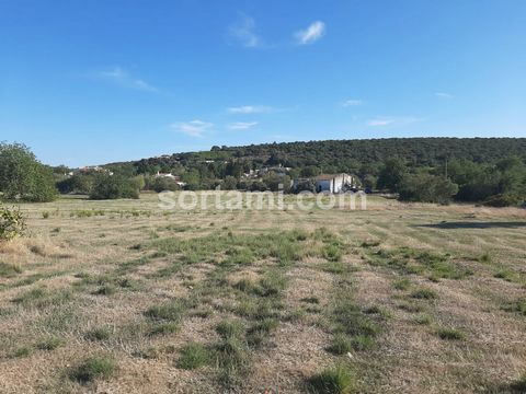 Land for Construction in quiet area near access. Urban land composed by ruin and land for construction, plus rustic land with an area of one hectare. With a small slope, the plot has a pleasant countryside view and is located in a calm area surrounde...
