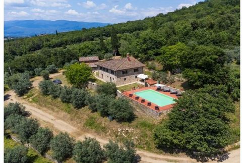 Fantastyczna willa z prywatnym ogrodem i basenem, położona na wsi Pergine Valdarno, w samym sercu Valdambra.