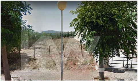 Land with 893m2, in the Urbanization North of Alandroal. In a quiet area, only with villas, you can build your house to your liking. Possibility to build 2 floors with the implantation area of 114,750m2 Alandroal, in the heart of Alentejo, Évora Dist...