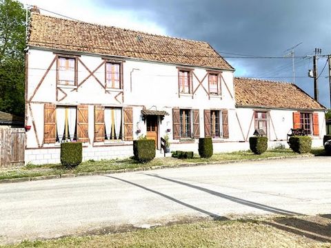 Située entre Soissons et Chateau Thierry , Autoroute A4 à 10mn et 15 mn N2 Cette ancienne auberge est composé d'un séjour de 30m2 environ, d'une salle à manger de 50m2 environ, d'une cuisine équipée de 20 m2 environ, d'une buanderie et une salle d'ea...