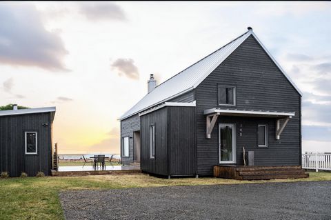 Welcome to this haven of peace in Ste-Flavie sur mer. An exceptional property, solidly anchored, without fear of flooding. Its modern look, the result of a recent construction, dazzles with the use of high-end materials such as sheet metal cladding, ...