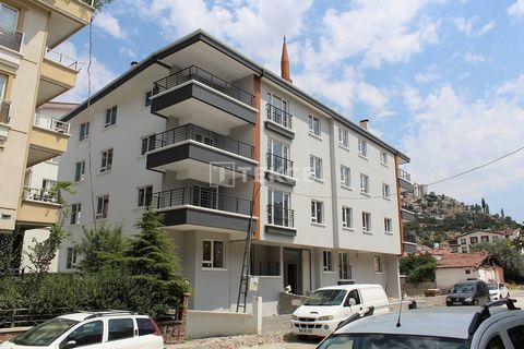Appartements abordables dans le cadre d'un projet à Ankara Mamak Les appartements prêts à emménager sont situés à Ankara, Mamak. Mamak est l'une des régions les plus centrales et préférées d'Ankara. Les appartements se trouvent à quelques pas des com...