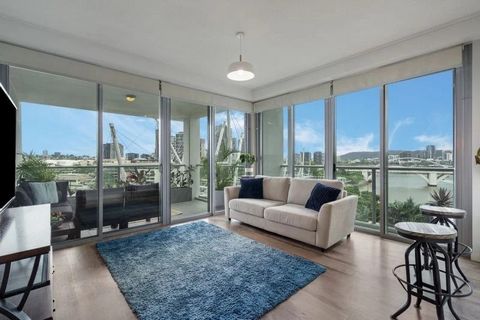 Prime Location: Nestled along the picturesque Brisbane River, Evolution Apartments redefine the epitome of modern urban living. Boasting unparalleled privacy and security, this exquisite 2-bed, 2-bath apartment with a dedicated car space and stylish ...