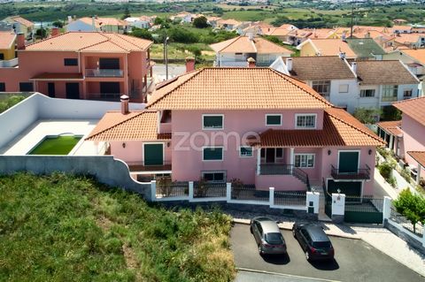 Property ID: ZMPT567247 5 bedroom detached house, with swimming pool and garden, located in Oeiras, one of the most desired areas in the region. Inserted in a plot of 726 m2. The perfect balance between comfort and elegance and functionality. Key fea...
