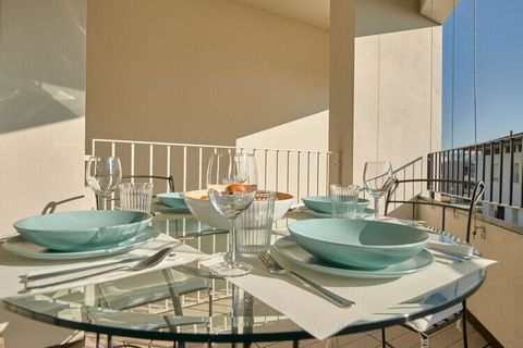 Fantástico apartamento de dos dormitorios para 4 personas en Desenzano del Garda en una residencia elegante y moderna con piscina.