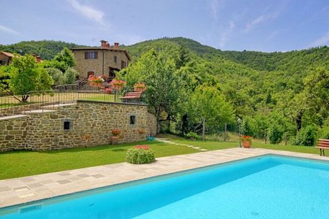 Casa independiente de piedra natural toscana en un lugar apartado en medio de una mágica vegetación mediterránea, piscina privada 100% privacidad, WiFi, zona de barbacoa.