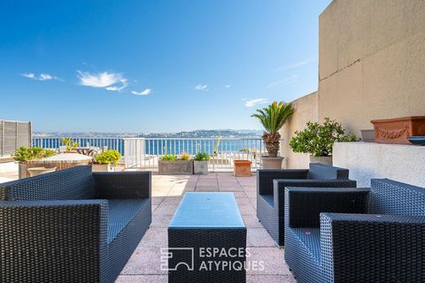 Located at the entrance to the Calanques Natural Park, overlooking the charming little port of La Madrague, this apartment has a surface area of 135m2 with 92 m2 of exteriors divided into two terraces. This place of life has been designed to enjoy th...