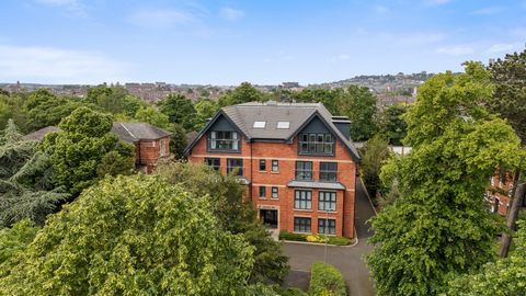 An exclusive ground floor apartment located on this sought-after, tree-lined cul-de-sac enjoys unspoilt views towards Lincoln Common and is within proximity to the city centre and the historic cathedral quarter. The ex-show apartment boasts excellent...