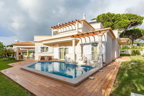 Opportunity not to be missed in Vilamoura Excellent detached villa with three bedrooms for sale, refurbished, located in a residential area and close to the golf courses in Vilamoura. The villa comprises on the ground floor an entrance hall, living r...