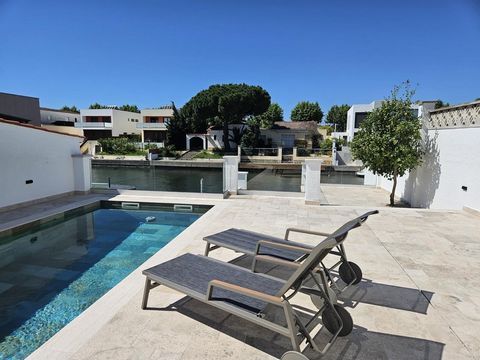Alberes sector. Renovated villa with pool on the wide canal. On the wide canal in the Alberes sector we offer you this beautiful and modern house. The villa is located on a plot of 485 m2 and offers a total of 4 bedrooms and 4 bathrooms, of which 2 a...