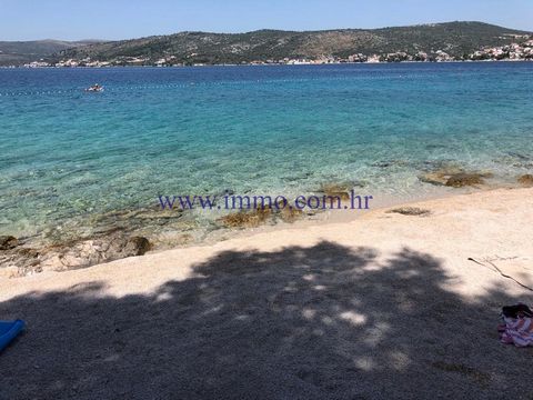 EXCLUSIVE AGENCY SALE! We are mediating the sale of a building plot of 1000 m2, located in an attractive location near Šibenik, in the first row to the sea, just a few steps from the crystal clear blue sea and a beautiful pebble beach. The plot is in...