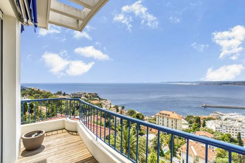We are proud to present this magnificent 126m2 flat with breathtaking sea views on the penultimate floor with lift access, in the highly sought-after Mont Boron area. Stepping inside you are greeted with a lovely large entrance hall, a very attractiv...