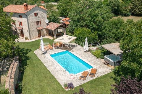 Tinjan, a beautiful stone villa in the heart of Istria. For sale is an Istrian stone villa located on a spacious plot of 7178 m2, with a total size of 193.47 m2. This villa was built in 1817, completely renovated in 2016, combining historical charm w...