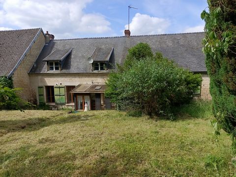 ARTHURIMMO Vous propose à 16 minutes de Villers-Cotterets cette maison de village à rénover, elle se compose d'une entrée, salon, salle à manger, cuisine, salle de douches avec WC. Au 1er étage: pièce palière, un bureau et une chambre de 30m2 environ...