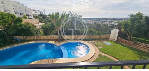 1-bedroom apartment with pool and south-facing terrace - Cerro Águia, Páteo Albufeira 1-bedroom apartment, fully renovated and equipped with air conditioning, located in a privileged area of Albufeira with a swimming pool. Situated in a very calm and...