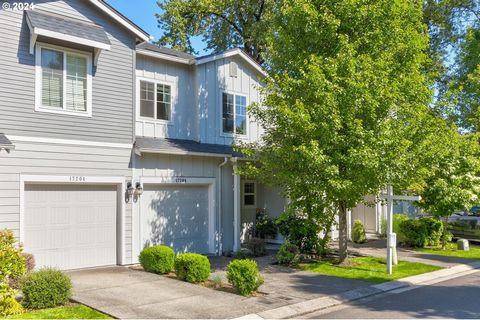 NEW PRICE and Open House Saturday June 22nd from 2pm - 4pm! This delightful 3 bedroom, 2.5-bathroom townhouse offers a perfect blend of comfort and convenience. Step into the spacious open floor plan, filled with natural light. The main level feature...