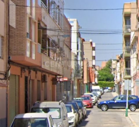 Immobilien zum Verkauf Lage: Dieses 64 m² große bebaute Anwesen befindet sich im Hafen von Sagunto. Von Dritten belegt: Derzeit ist die Immobilie bewohnt und es ist nicht möglich, sie zu besichtigen. Verantwortung des Käufers: Der Käufer kümmert sich...