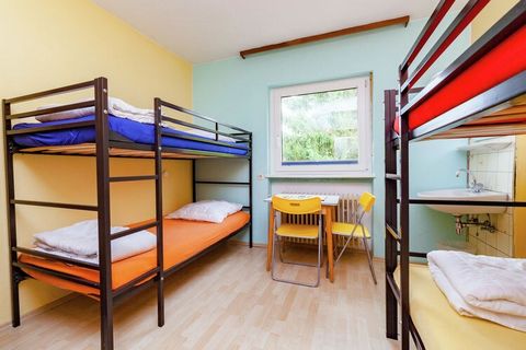 Deze groepsaccommodatie is gelegen op een aantrekkelijke locatie in het Hessische heuvelland en is voorzien van 2 balkons. Je kunt 3 huisdieren meenemen en er zijn 11 slaapkamers waar in totaal maar liefst 28 gasten in kunnen verblijven. Dit is een u...