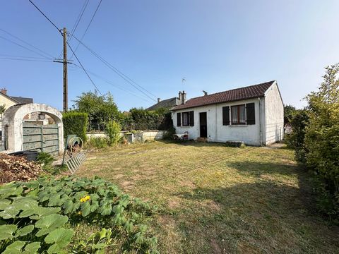 A Autrêches, jolie commune paisible de l'Oise, à 28 km de Compiègne, maison de 1920 à rénover entièrement, d'environ 45 m2, offrant : cuisine, wc, pièce à vivre avec cheminée et accès terrasse, 2 pièces d'environ 8 m2 dont une avec coin lavabo. Le to...