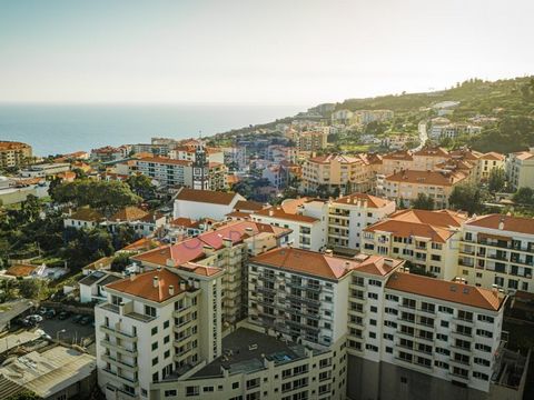 Parcheggio in vendita nel centro di Caniço, un'ottima opportunità per chi apprezza la comodità e la qualità della vita. Situato in un moderno condominio con 95 appartamenti e 5 negozi, lo spazio è circondato da un'ampia varietà di servizi e comfort e...