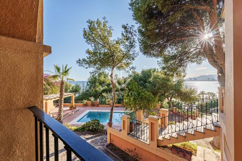 Lucas Fox presents this stunning luxury villa in Málaga's most exclusive area, the prestigious El Limonar neighbourhood . This elegant and comfortable villa enjoys an unbeatable location, just a five-minute walk from the beach and boasts panoramic vi...