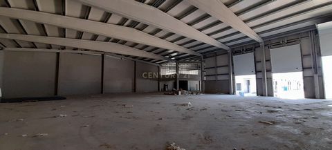 Se procura um investimento com um arrendatário financeiramente estável e credível e uma rentabilidade atrativa, este imóvel é o que procura. Localizado num condomínio fechado no Núcleo Empresarial de Arruda dos Vinhos, está a crescer o novo Polo Indu...