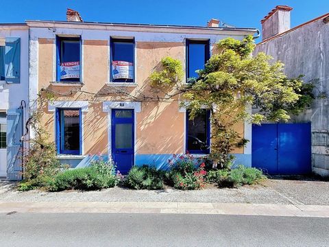 CENTRE BOURG - LONGERE DE 210M2 - 5 CHAMBRES - 3 SDE / 3 WC - TERRAIN 464M2