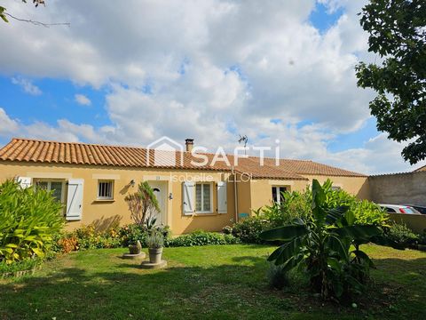 Située dans le petit village de Corpe à moins de 10mn de Luçon et de Mareuil sur lay. Venez découvrir cette maison de plain pied et son joli jardin paysagé de plus de 1700 m², agrémenté d'une très belle piscine. Composée, d'une pièce de vie de 50m² a...