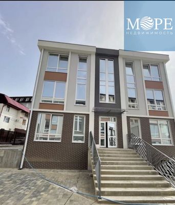 Апартаменты с временной регистрацией рядом с морем. Полностью с ремонтом от застройщика.Панорамный вид на город. Дом бизнес класса. Центральные коммуникации. Низкие коммунальные платежи. Благоустроенная придомовая территория,закрытая территория. Детс...