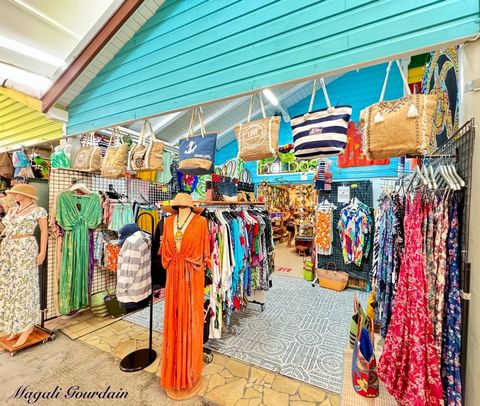 SAINTE ANNE - EN EXCLUSIVITE BOUTIQUE AU COEUR DU MARCHE ARTISANAL