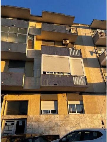 Descubra o seu novo lar neste encantador apartamento T2, situado numa zona tranquila e central da Baixa da Banheira. Com um design moderno e funcional, este imóvel é perfeito para quem valoriza conforto, qualidade e praticidade. Destaques do Imóvel: ...