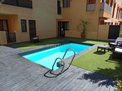 ¡Se vende Ático de 2hab en Torremolinos! Este ático dúplex de dos habitaciones y un baño se encuentra junto a La Plaza de la Nogalera, en uno de los edificios más modernos de la zona y, al estar en una calle sin salida, aporta una tranquilidad inusua...
