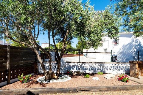 Welcome to this lovely 107 m² house in Roses, ideal for families or groups, accommodating up to 7 guests (maximum 6 adults). This beautiful and bright accommodation offers serene views of the garden, creating a peaceful atmosphere for your stay. Loca...