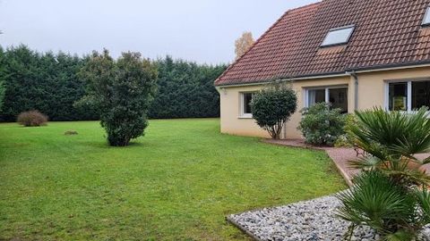 SARTHE. GUECELARD. 8 KM FROM ARNAGE, 18 KM FROM LE MANS TRAIN STATION .EXCLUSIVELY LAURENCE LEFEVRE invites you to discover this large family house of 287m² with seven bedrooms on a plot of 5206m². Budget: 629,000 euros HAI, the fees are to be paid b...
