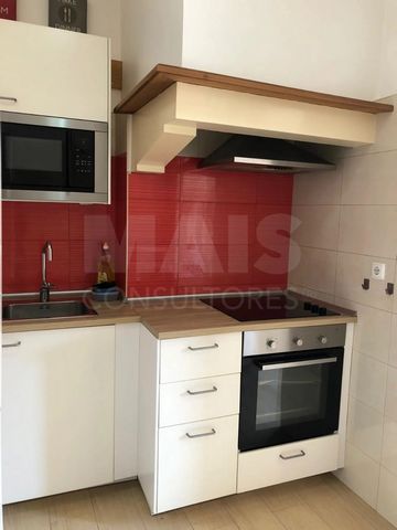 T2 na Venda Nova – Oportunidade Única às Portas de Benfica Apresentamos este apartamento T2, localizado na Venda Nova, junto às portas de Benfica, este imóvel reúne tudo o que precisa para viver com qualidade ou investir com rentabilidade garantida. ...