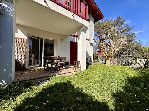 Exclusivo. Venga a descubrir este encantador apartamento de un dormitorio con jardín privado, a solo 500 metros del pueblo de Ascain. Cuenta con un hall de entrada que conduce a una sala de estar con acceso a una terraza cubierta y al jardín, una coc...